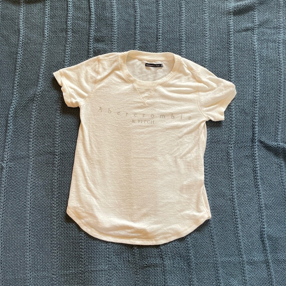 ☠︎ abercrombie & fitch knit tshirt